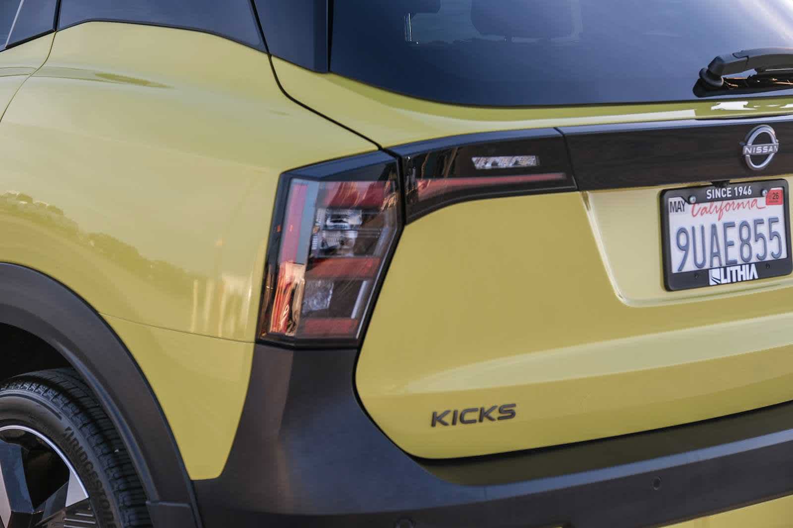 Used 2025 Nissan Kicks SR FWD image 7