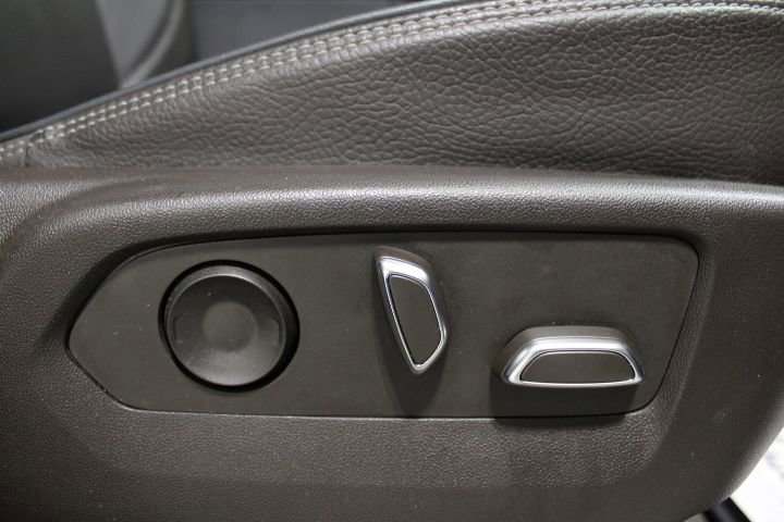 Used 2023 GMC Yukon Denali image 25