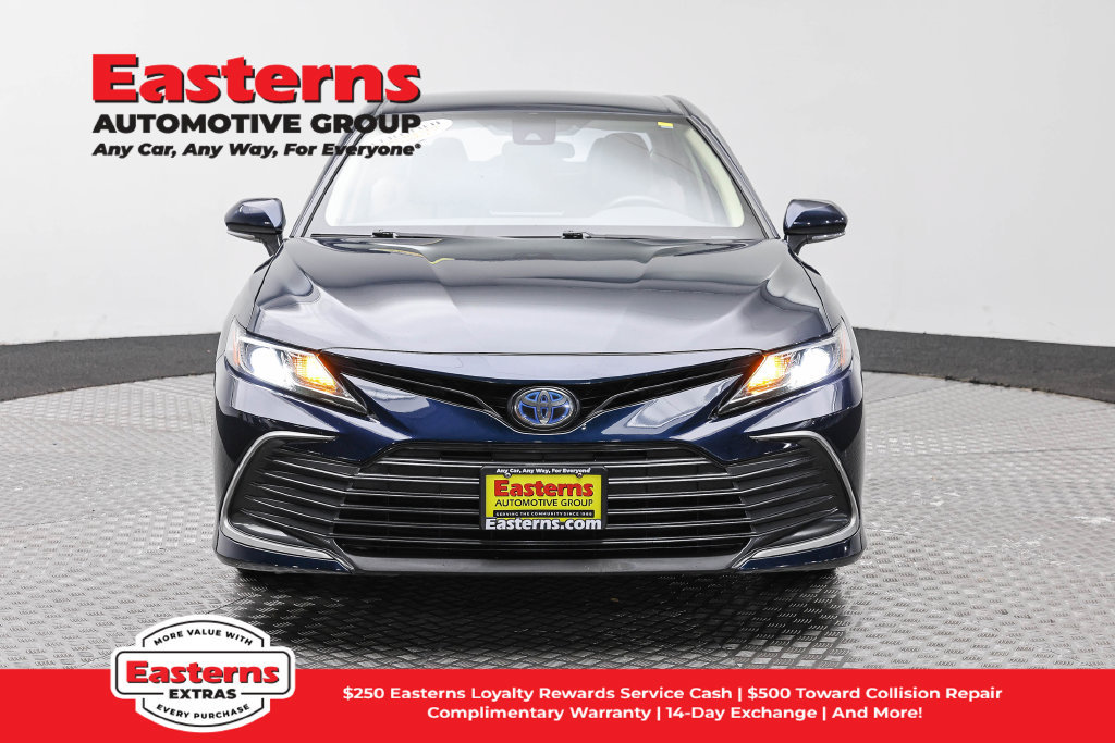 Used 2021 Toyota Camry LE FWD image 3