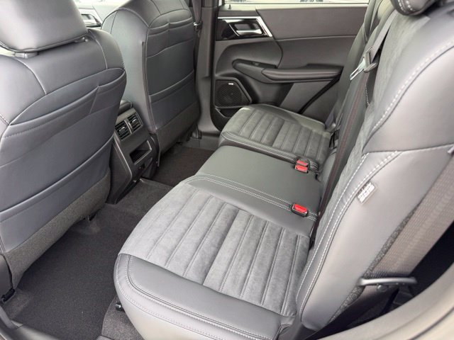 New 2026 Mitsubishi Outlander LE FWD image 34