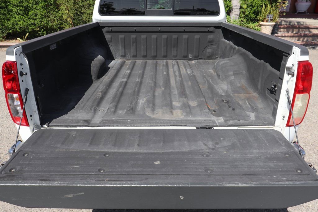 Used 2020 Nissan Frontier SV image 8