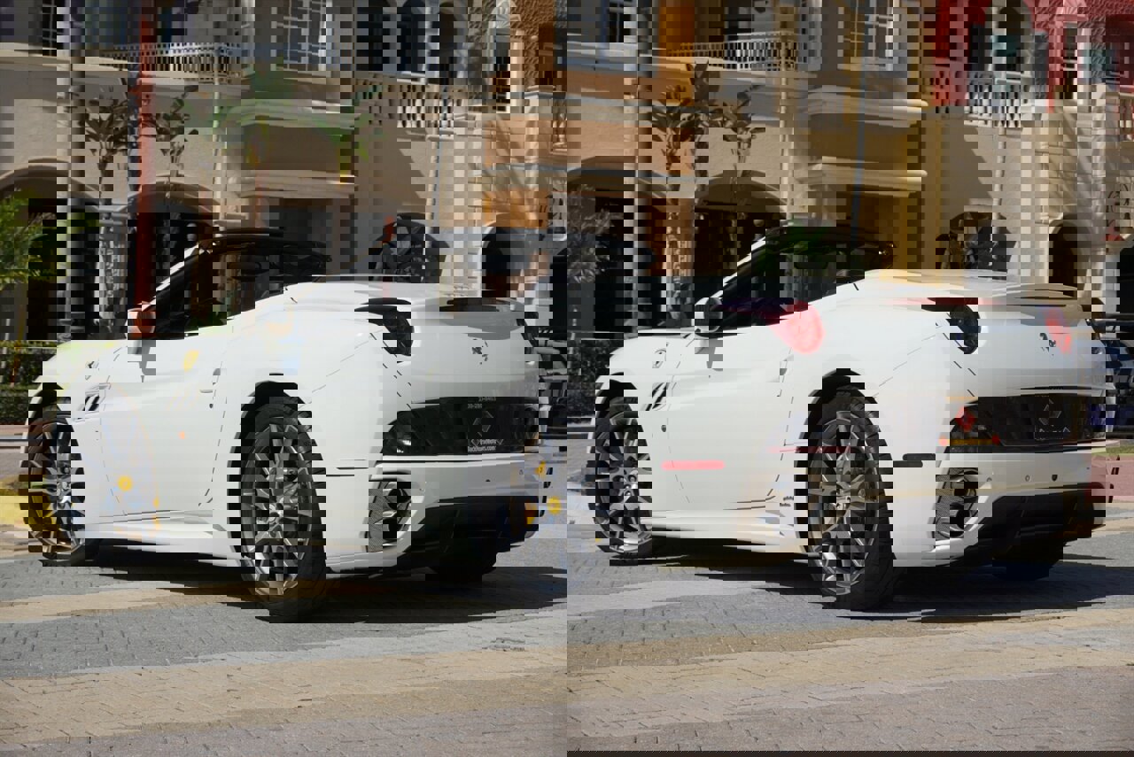 Used 2014 Ferrari California RWD image 60