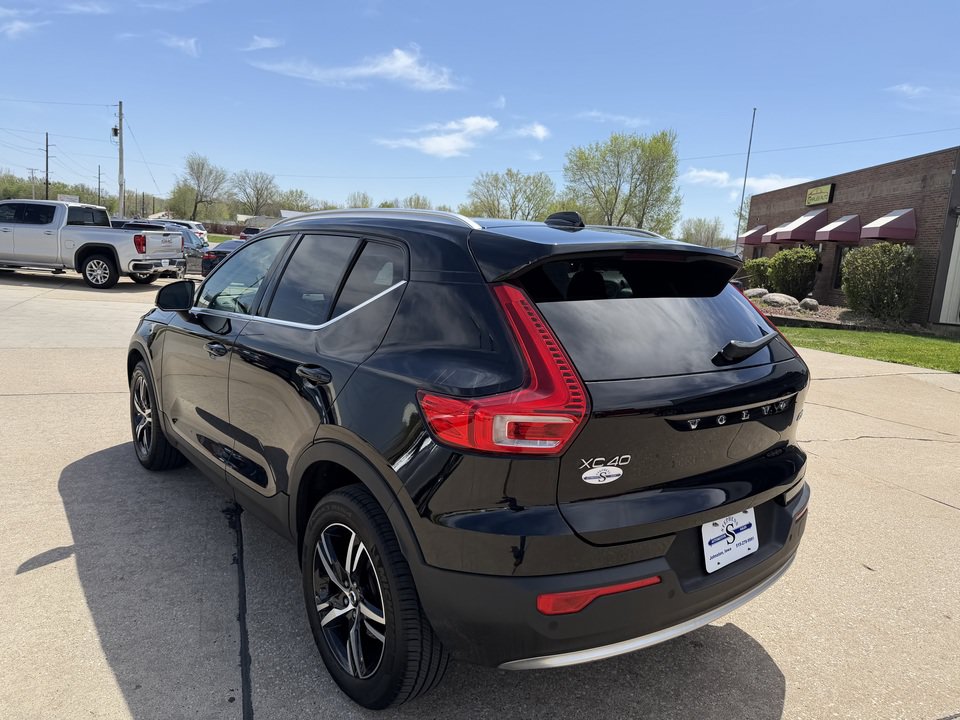 Used 2023 Volvo XC40 B5 Plus AWD/4WD image 7