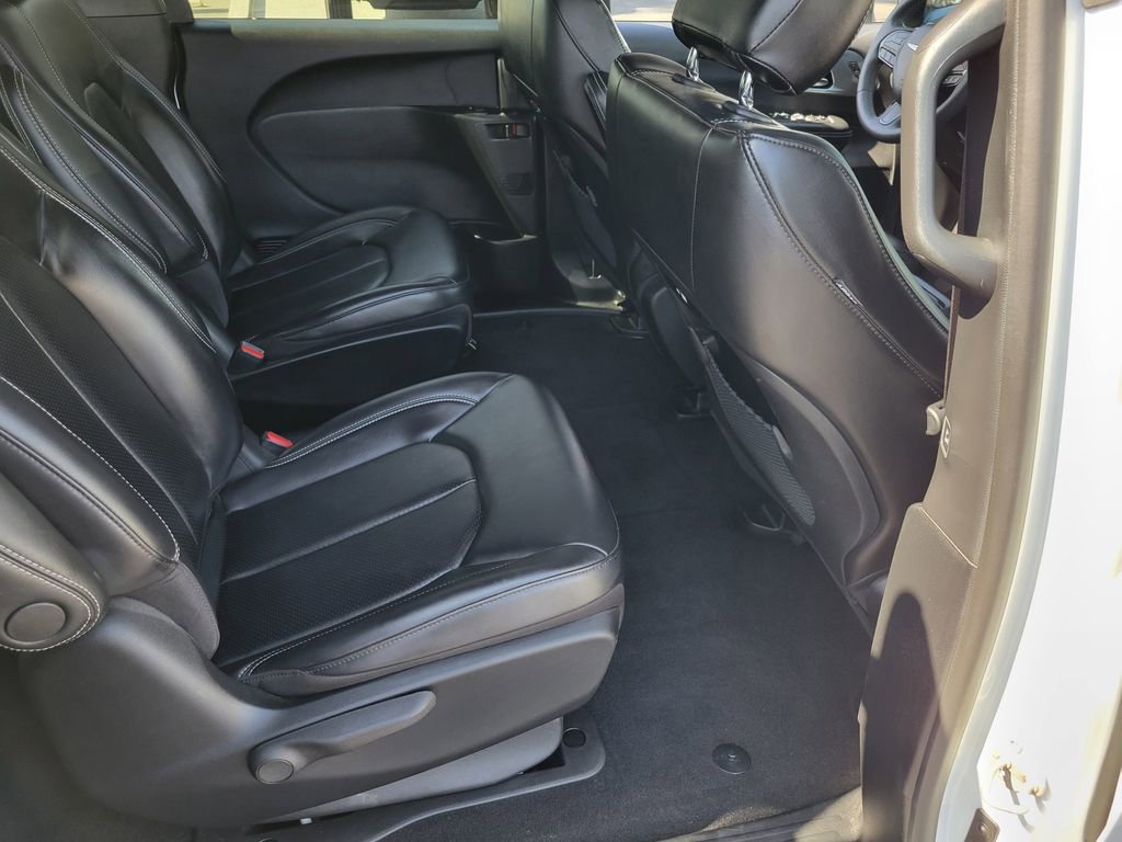 Used 2023 Chrysler Pacifica Touring-L w/ S Appearance Package FWD image 21