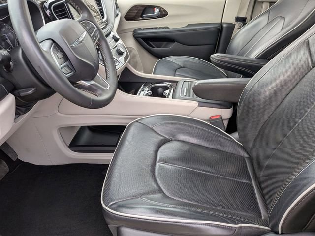 Certified 2023 Chrysler Pacifica Limited image 12