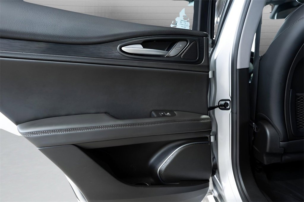 Used 2021 Alfa Romeo Stelvio Sprint w/ Nero Edizione image 27