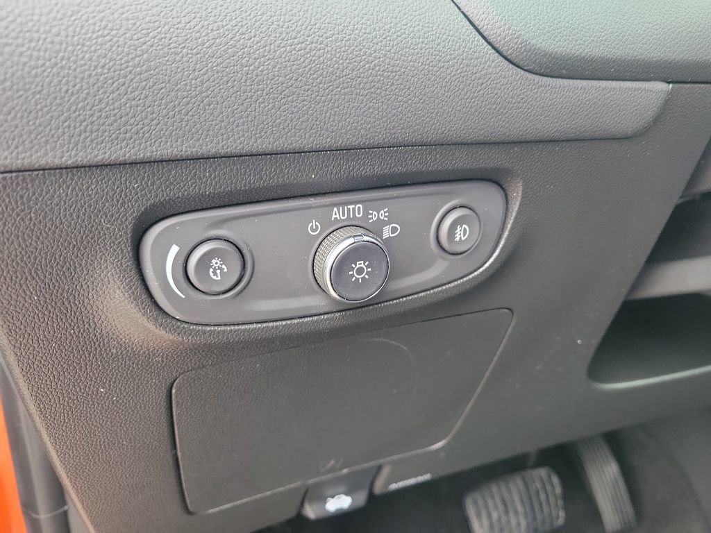 Used 2023 Buick Encore GX Essence w/ Experience Buick Package image 21