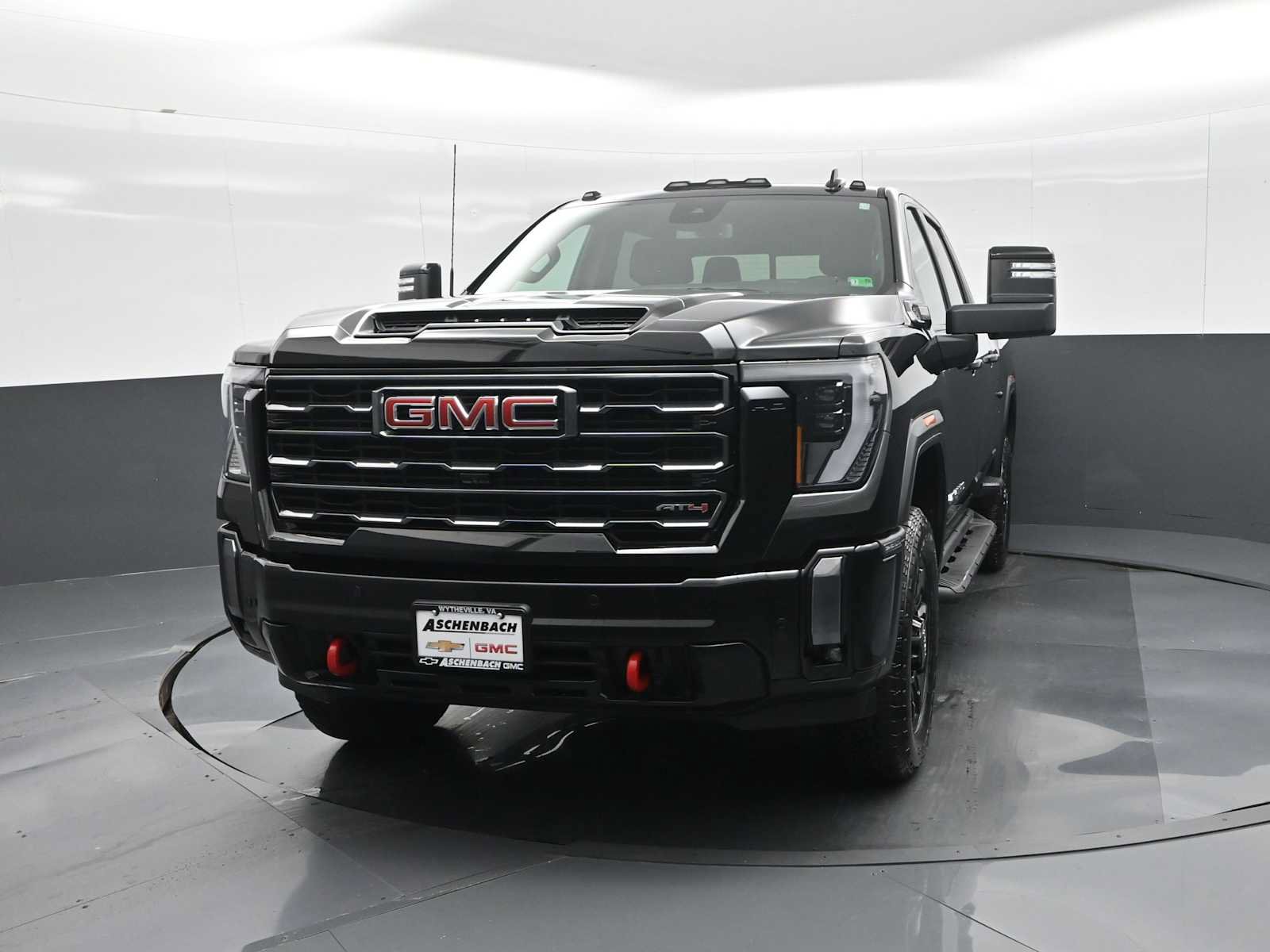 Used 2024 GMC Sierra 2500 AT4 w/ AT4 Preferred Package AWD/4WD image 4