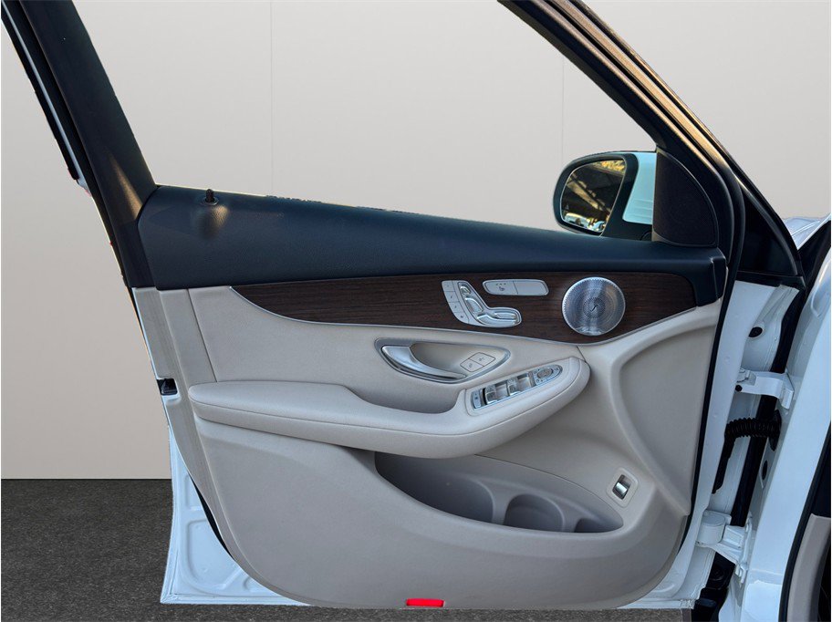 Used 2020 Mercedes-Benz GLC 300 4MATIC w/ Multimedia Package image 21