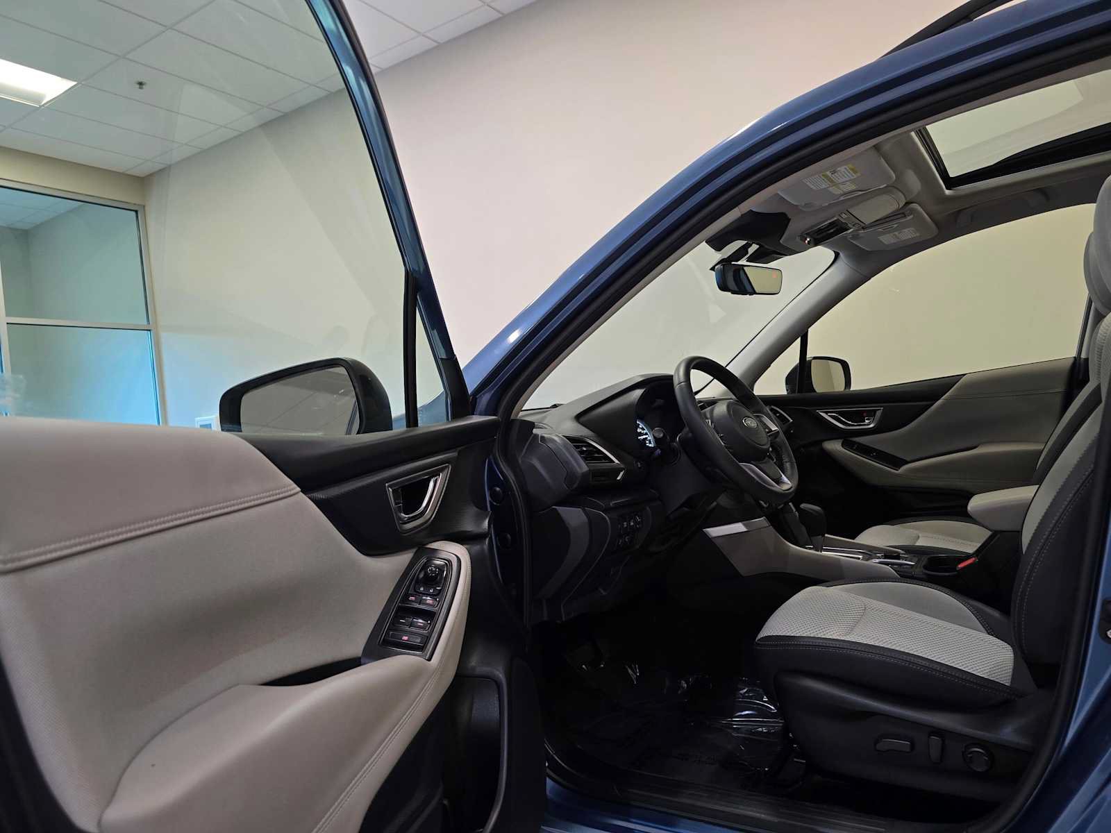 Used 2023 Subaru Forester Premium AWD/4WD image 23