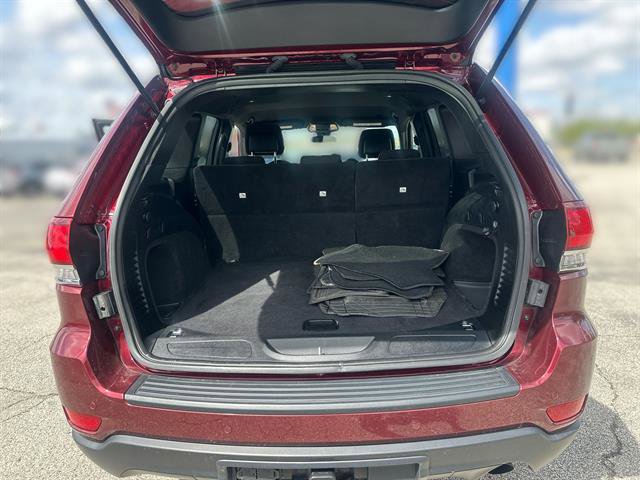 Used 2020 Jeep Grand Cherokee Laredo AWD/4WD image 18