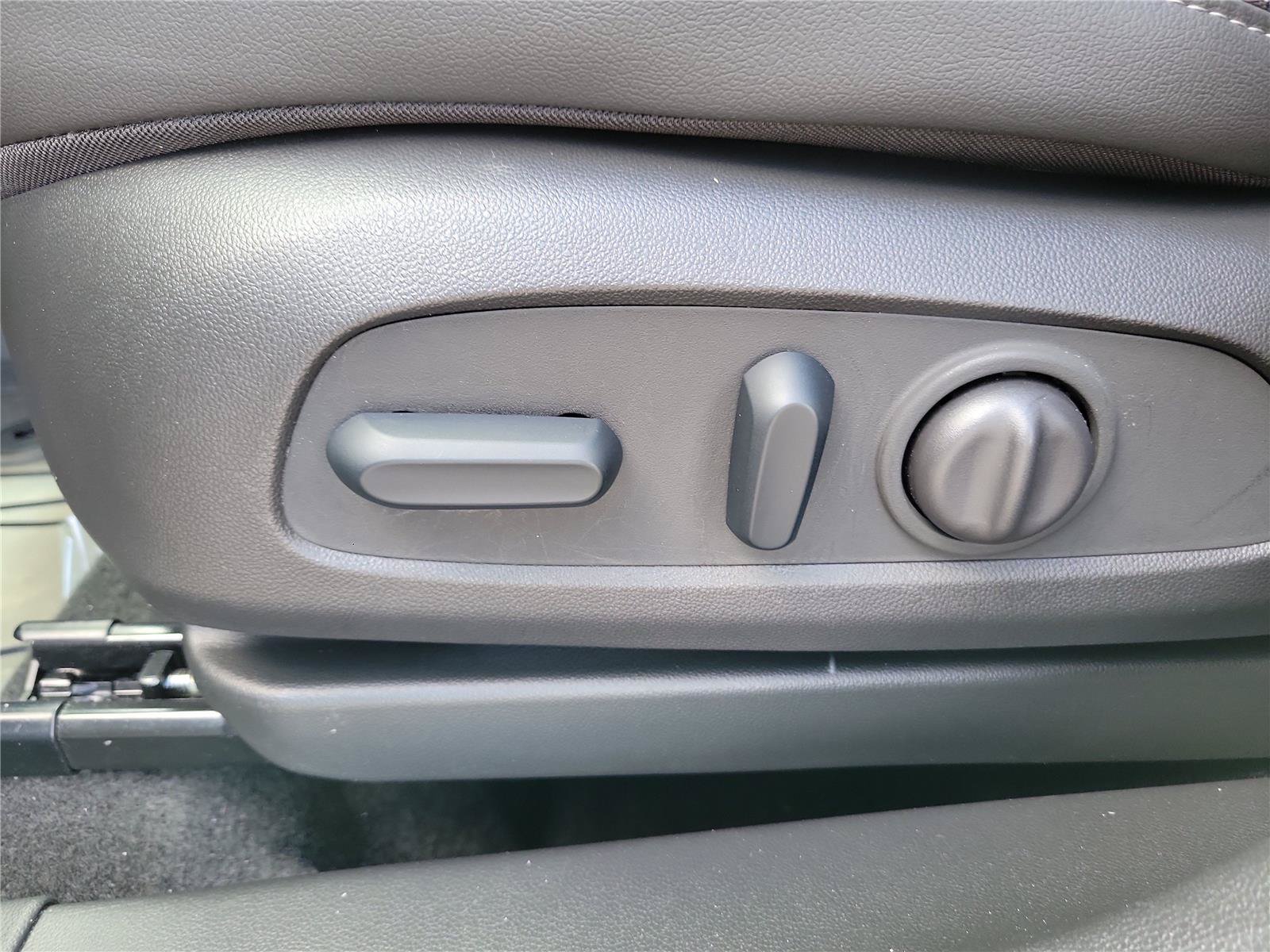 Used 2023 Buick Encore GX Essence w/ Experience Buick Package AWD/4WD image 17