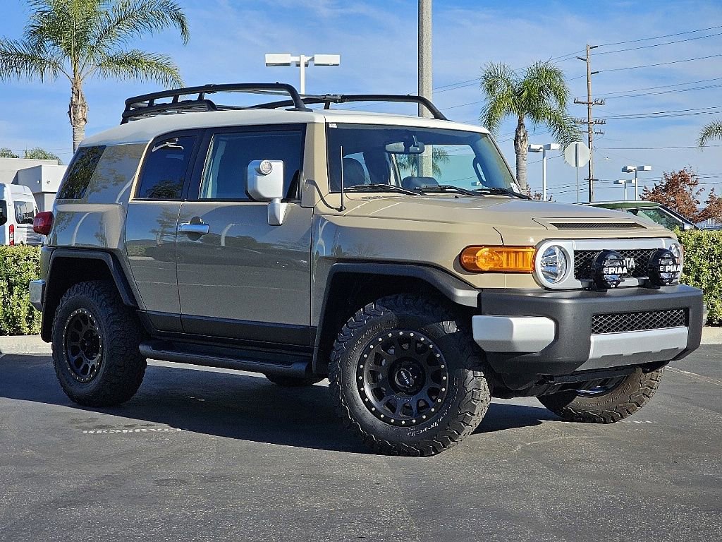 Used 2014 Toyota FJ Cruiser 4WD w/ Upgrade Package image 4