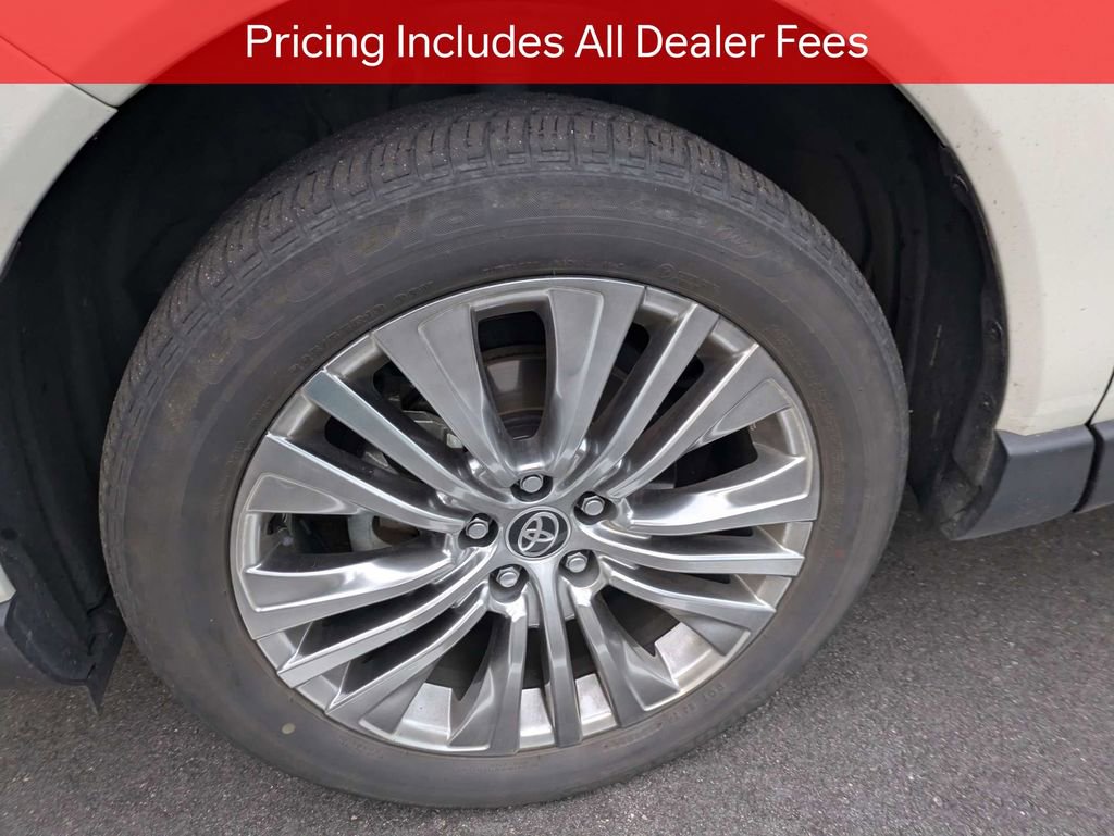 Used 2021 Toyota Venza XLE w/ Softex Package AWD/4WD image 9