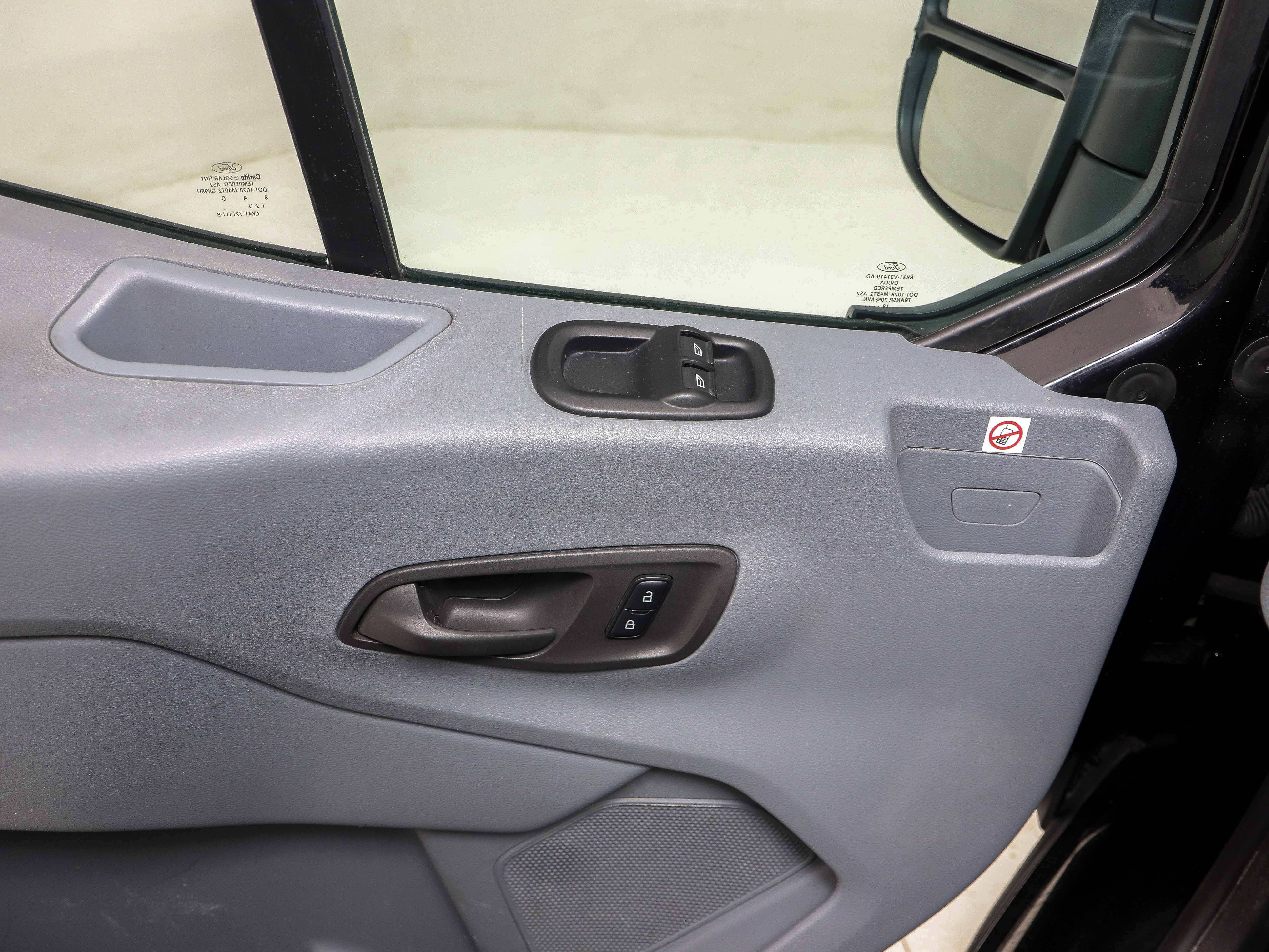 Used 2019 Ford Transit 150 XLT image 22