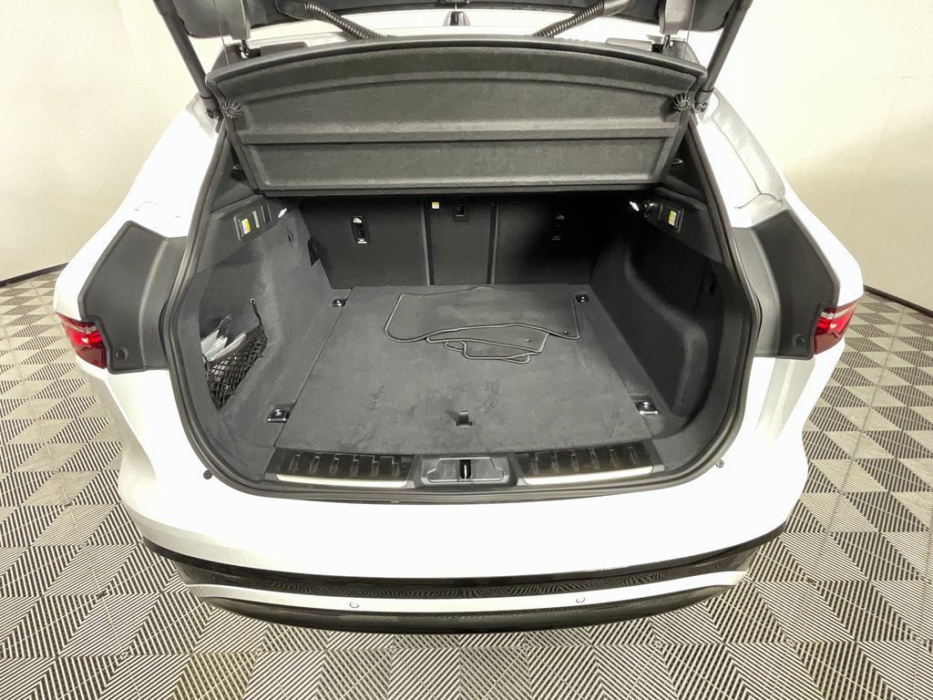 Used 2025 Jaguar F-PACE R-Dynamic S image 28