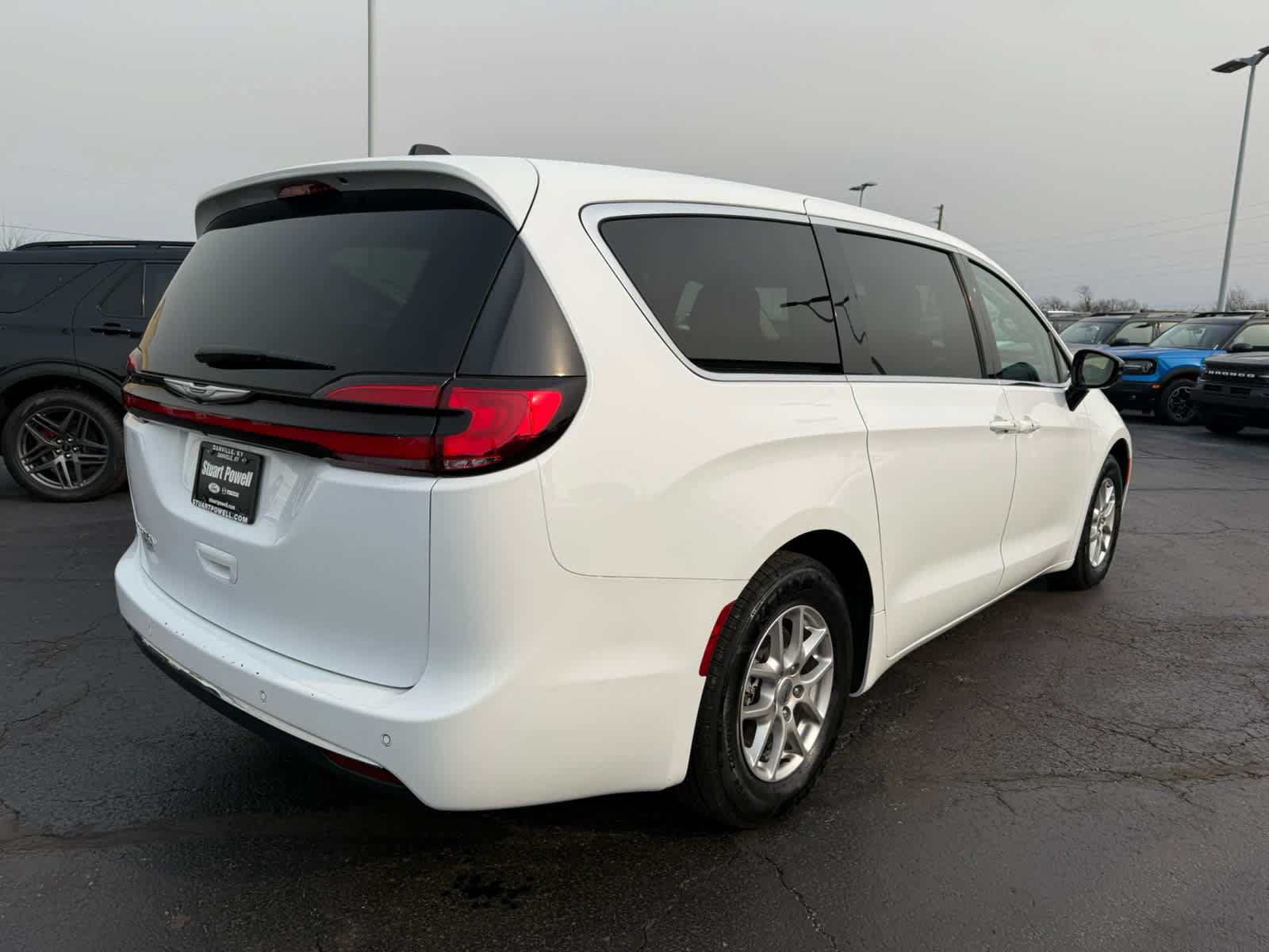 Used 2024 Chrysler Pacifica Touring-L FWD image 21