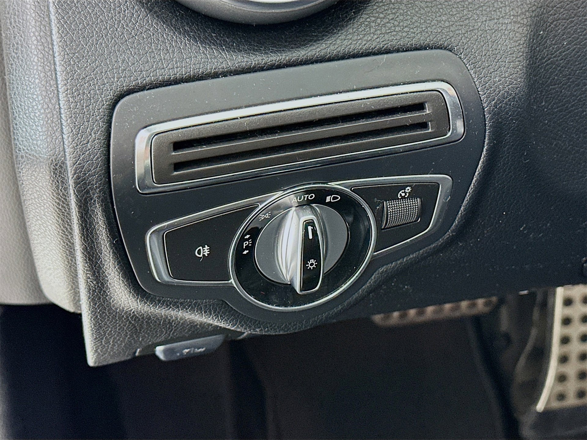 Used 2015 Mercedes-Benz C 400 4MATIC image 11