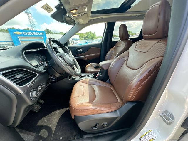 Used 2019 Jeep Cherokee Overland AWD/4WD image 22