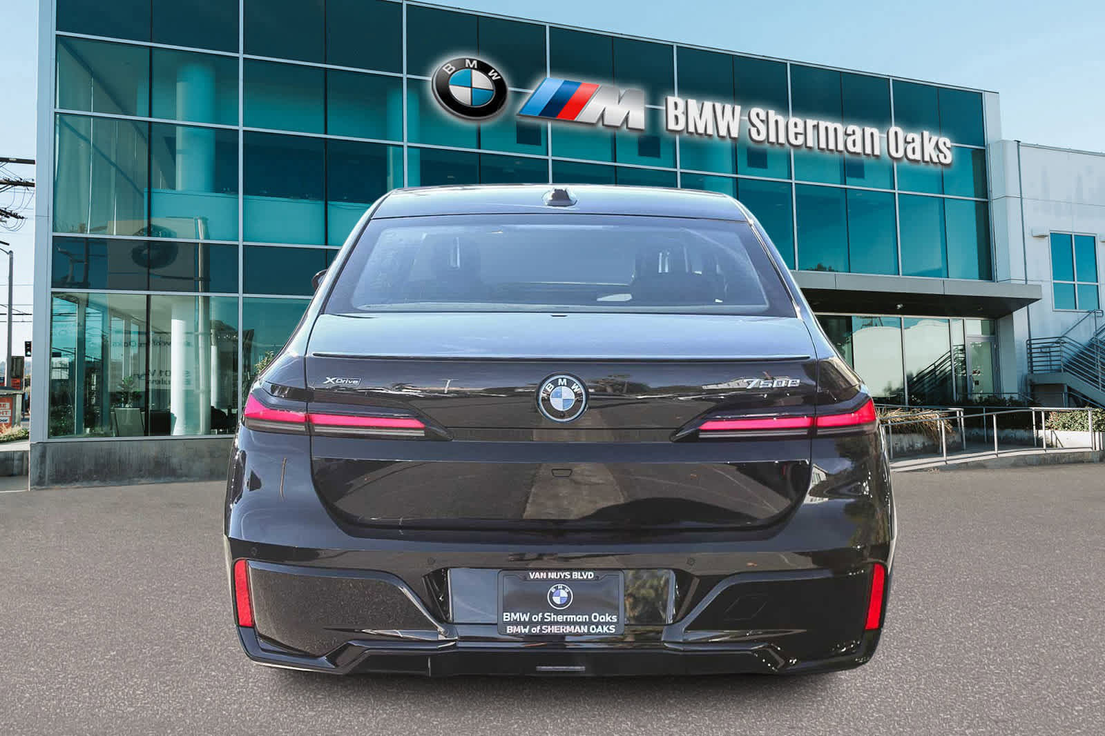 New 2026 BMW 750e xDrive w/ Executive Package AWD/4WD image 5
