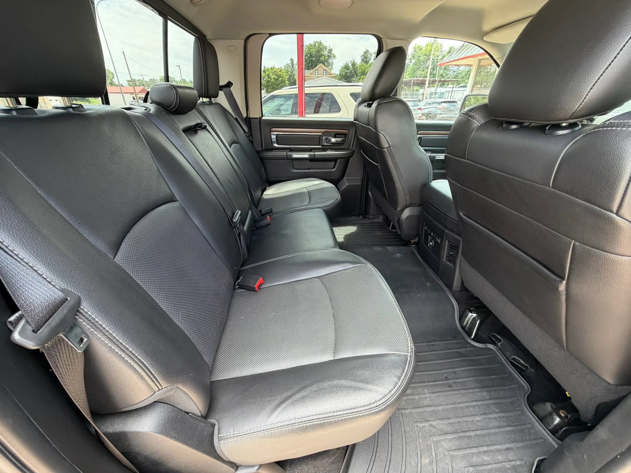 Used 2014 RAM 1500 Laramie w/ Convenience Group AWD/4WD image 16