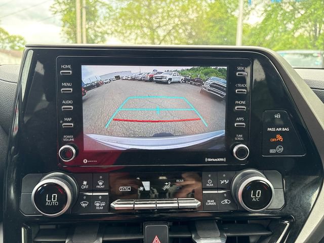 Used 2021 Toyota Highlander L AWD/4WD image 15