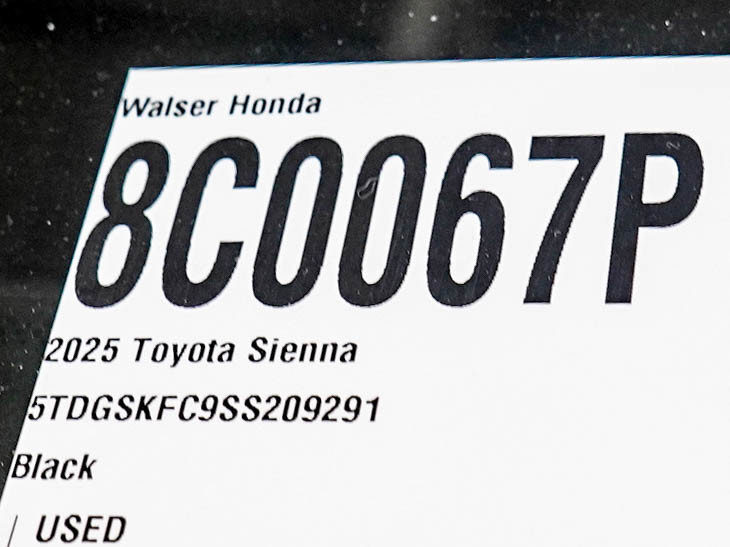 Used 2025 Toyota Sienna AWD image 36