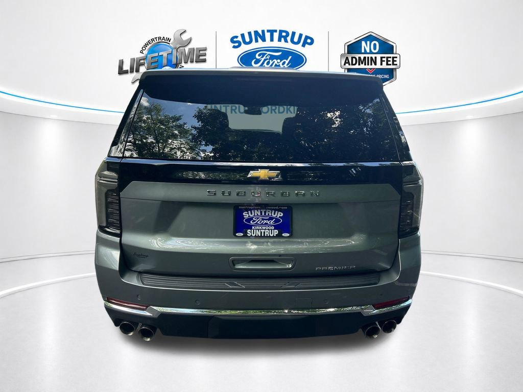 Used 2025 Chevrolet Suburban Premier RWD image 4