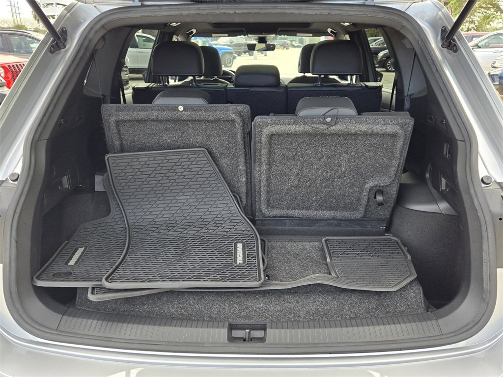 Used 2022 Volkswagen Tiguan SE R-Line image 17