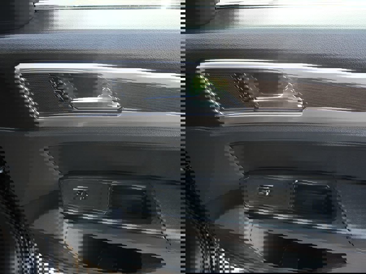 Used 2019 Volkswagen Atlas SEL R-Line image 18