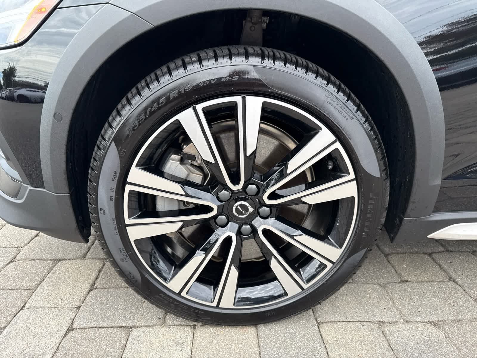 Used 2026 Volvo V60 B5 Cross Country Ultra w/ Protection Package Premier AWD/4WD image 4