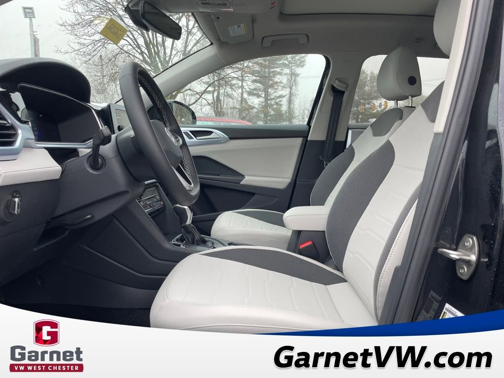 New 2026 Volkswagen Taos SE image 9