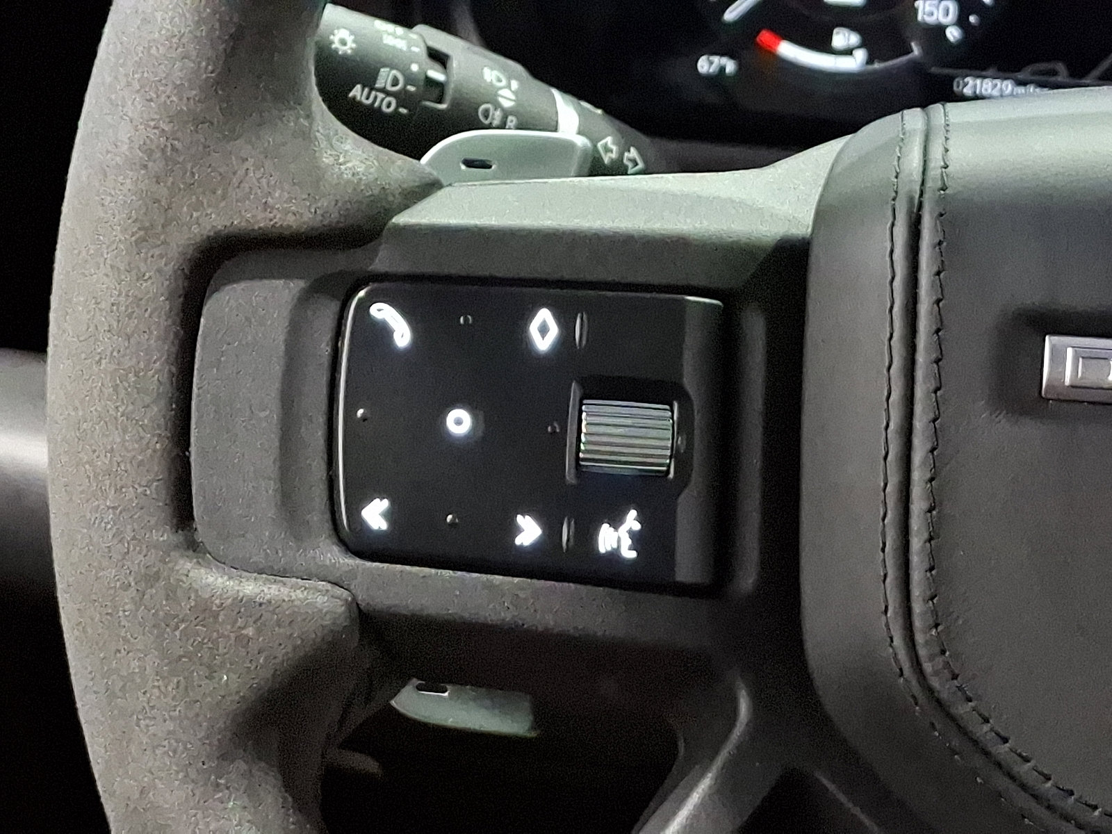 Certified 2023 Land Rover Defender 110 V8 image 22