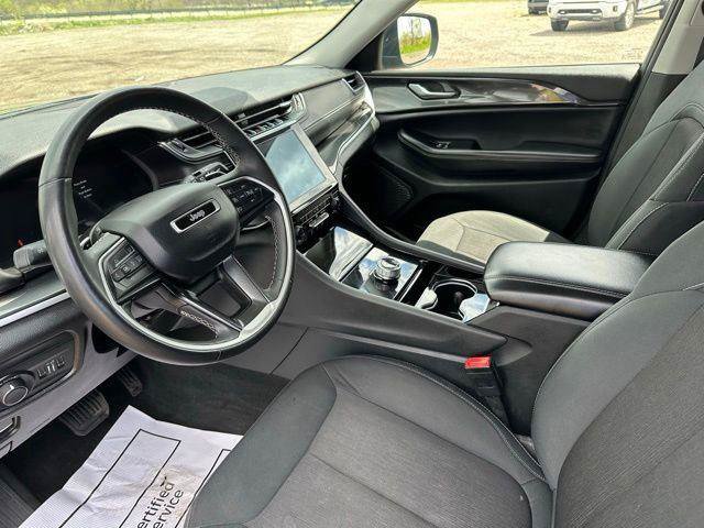 Used 2023 Jeep Grand Cherokee Laredo AWD/4WD image 35