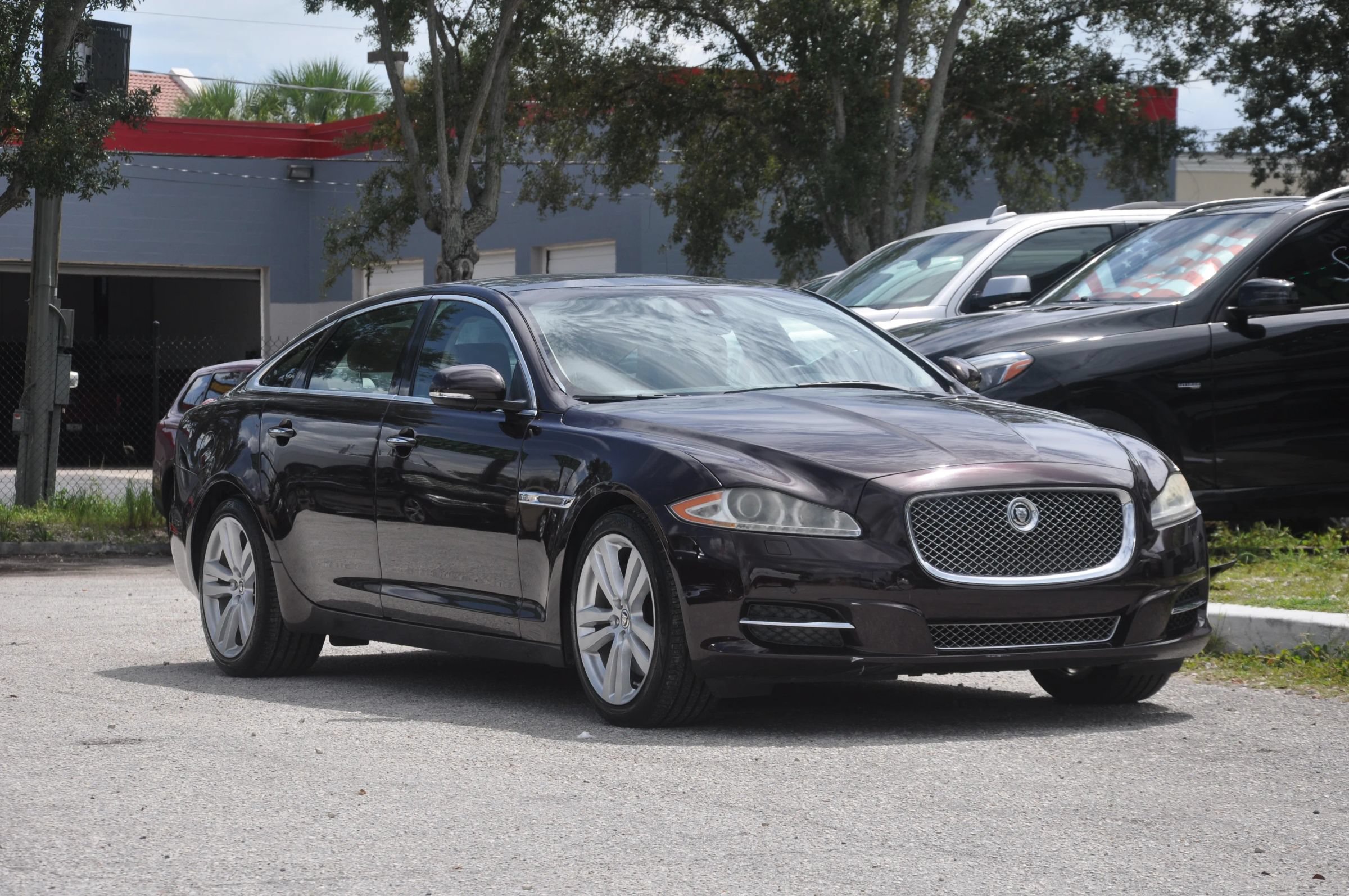 Used 2011 Jaguar XJ L RWD image 5