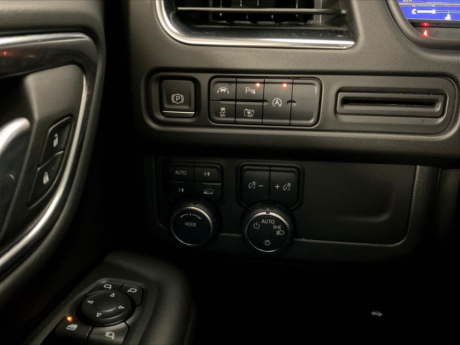 Used 2024 Chevrolet Tahoe RST w/ Luxury Package AWD/4WD image 15
