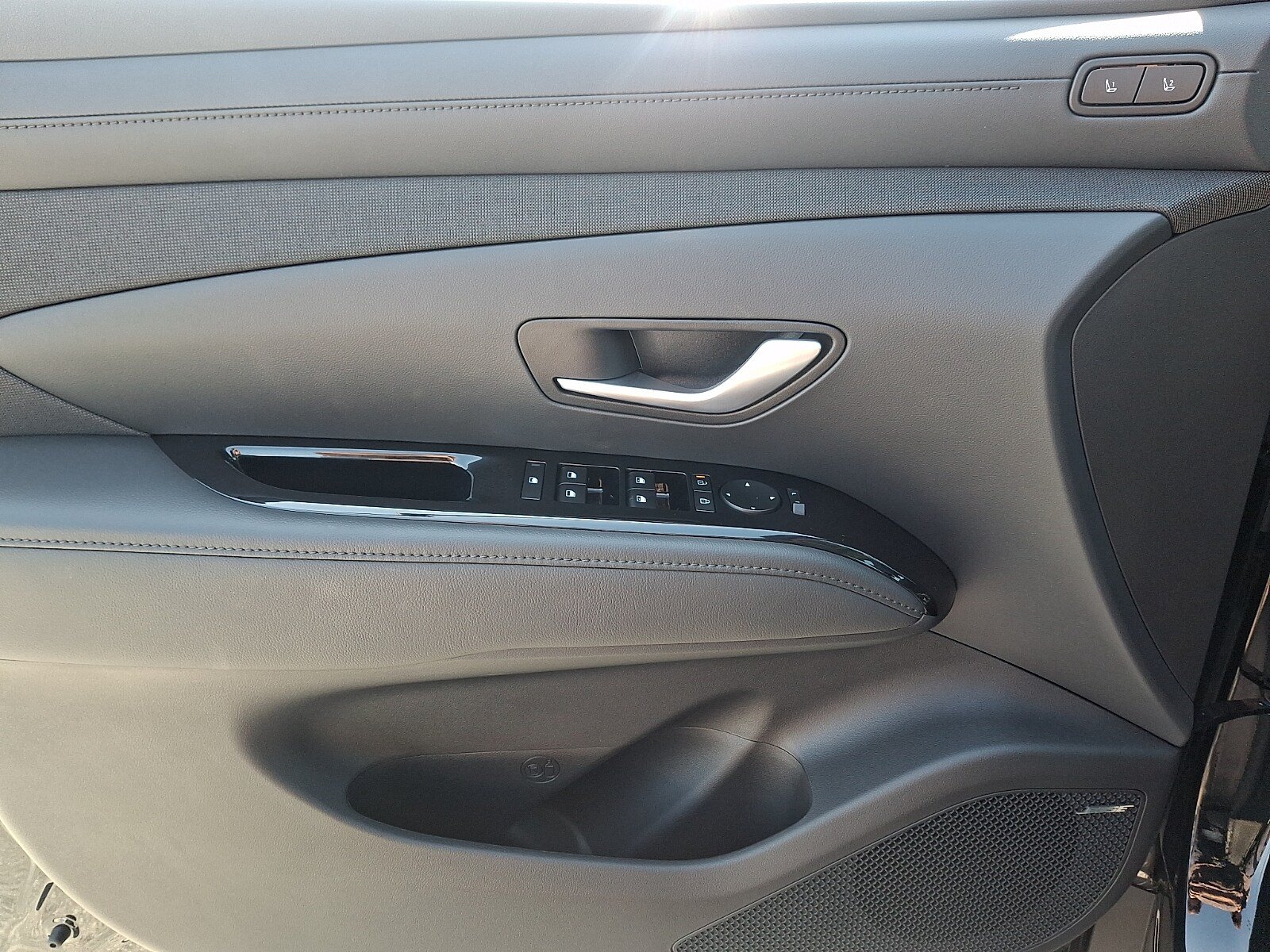Certified 2025 Hyundai Tucson Limited AWD/4WD image 13