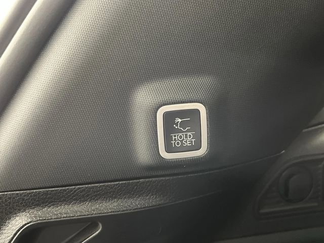 Used 2025 Jeep Grand Cherokee Limited w/ Luxury Tech Group II image 17