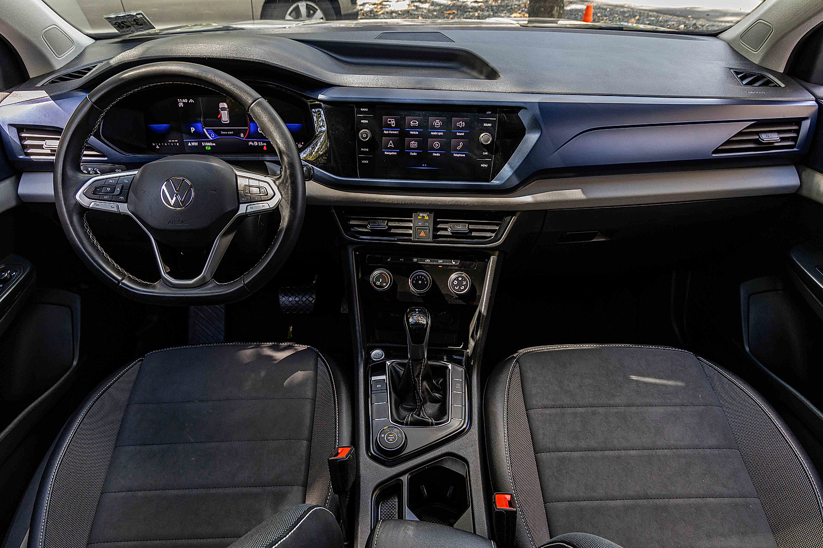 Used 2023 Volkswagen Taos SE w/ Panoramic Sunroof Package image 21