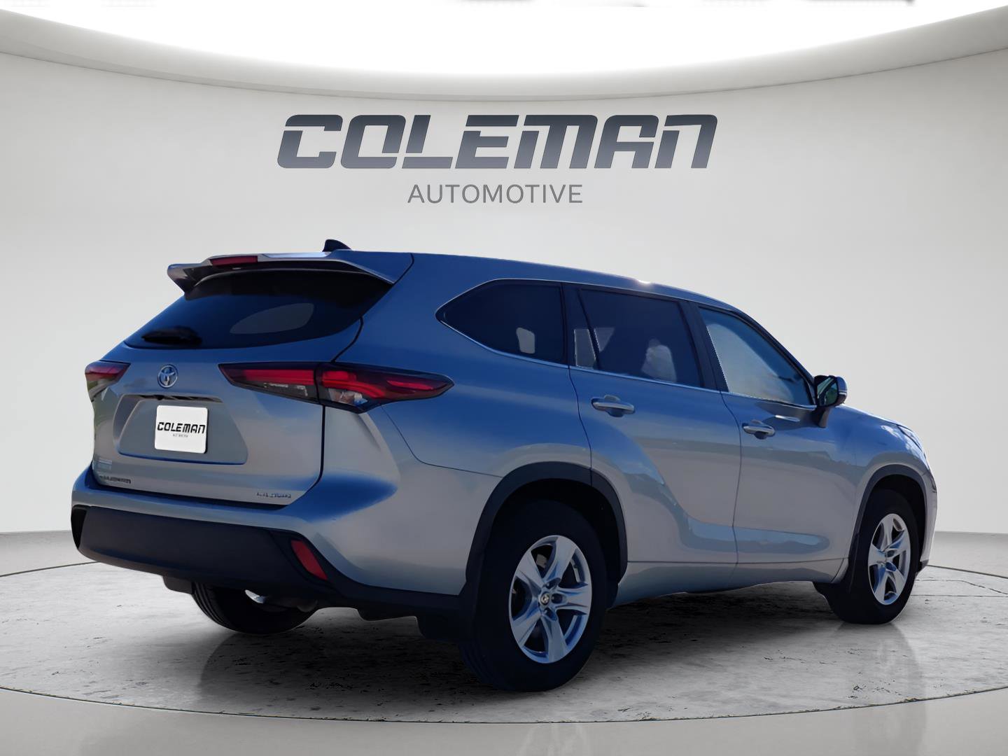 Used 2024 Toyota Highlander LE image 5