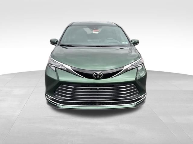 New 2026 Toyota Sienna Platinum AWD/4WD image 9