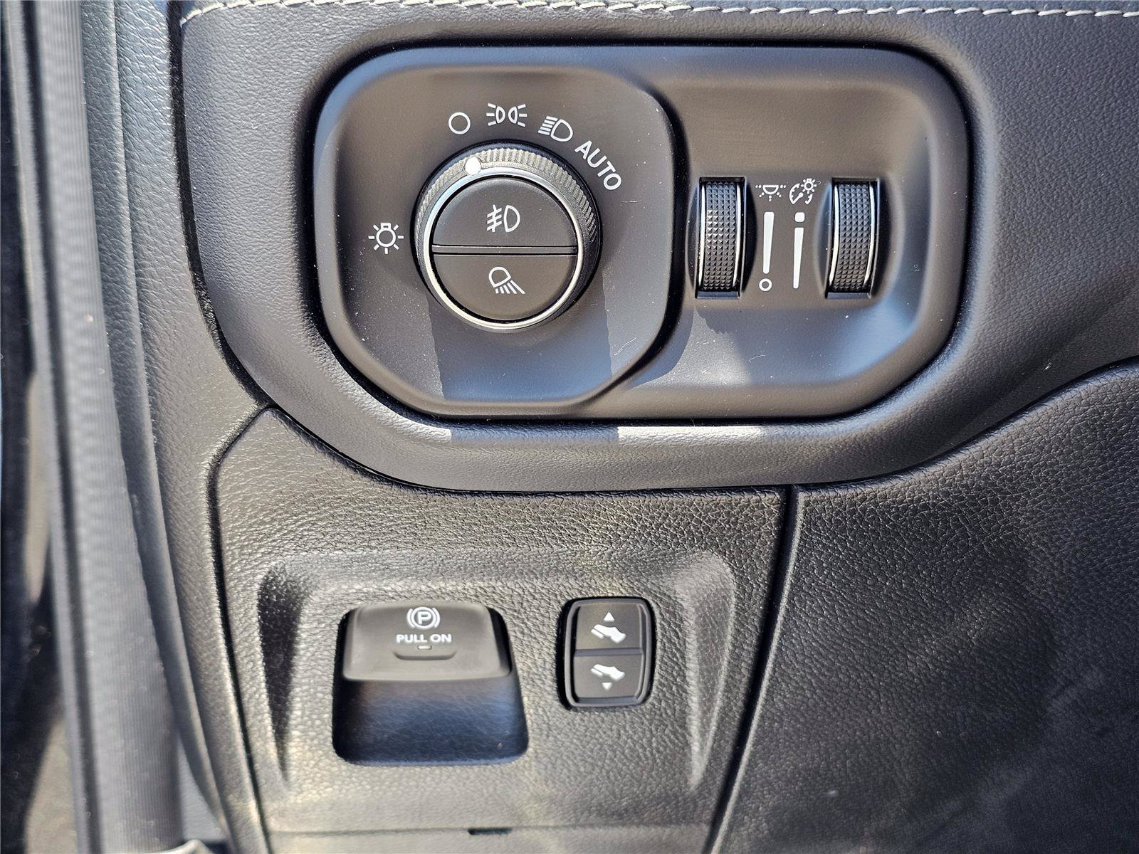 Used 2022 RAM 1500 Limited AWD/4WD image 18