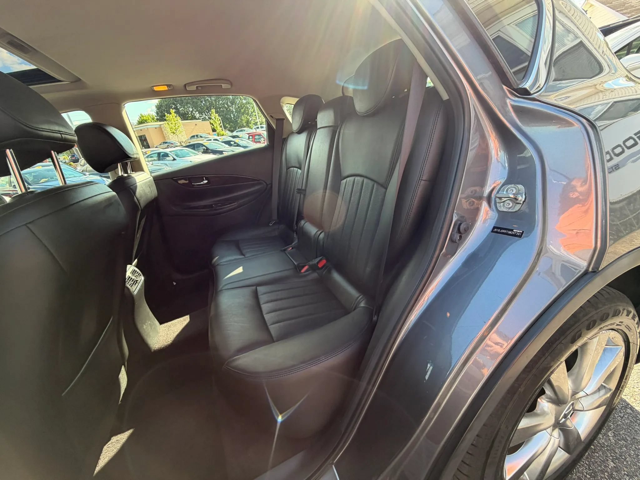 Used 2016 INFINITI QX50 AWD w/ Premium Package image 18
