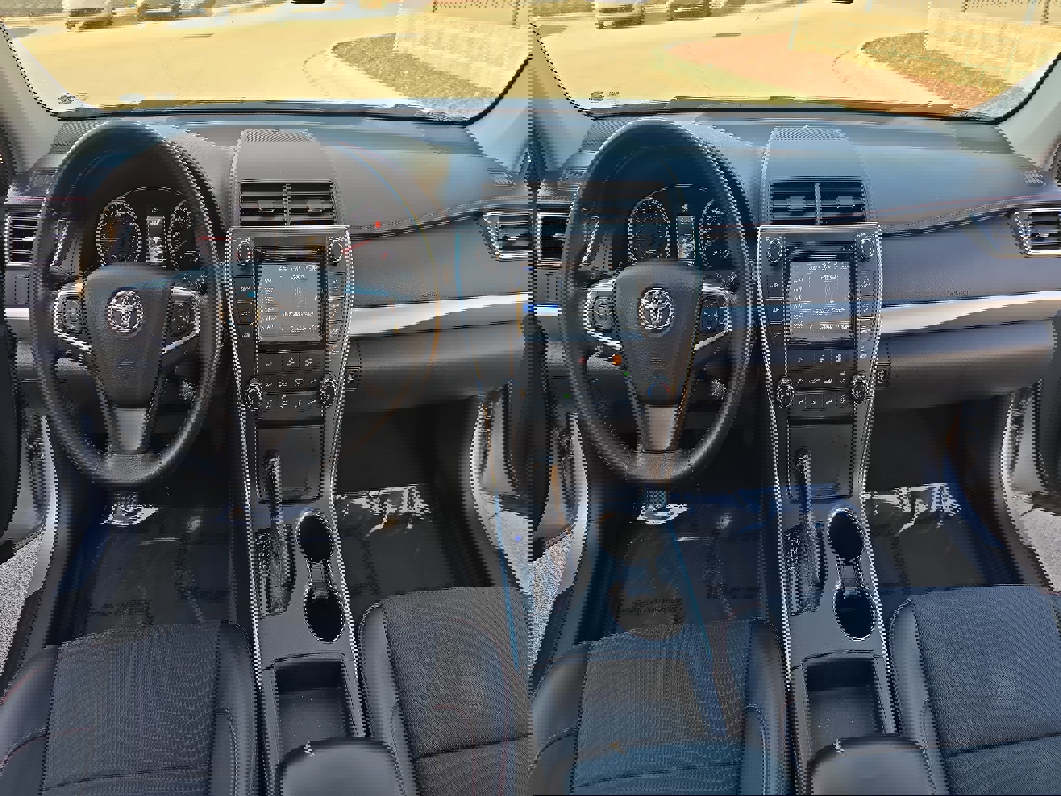 Used 2015 Toyota Camry SE w/ Moonroof Package image 19