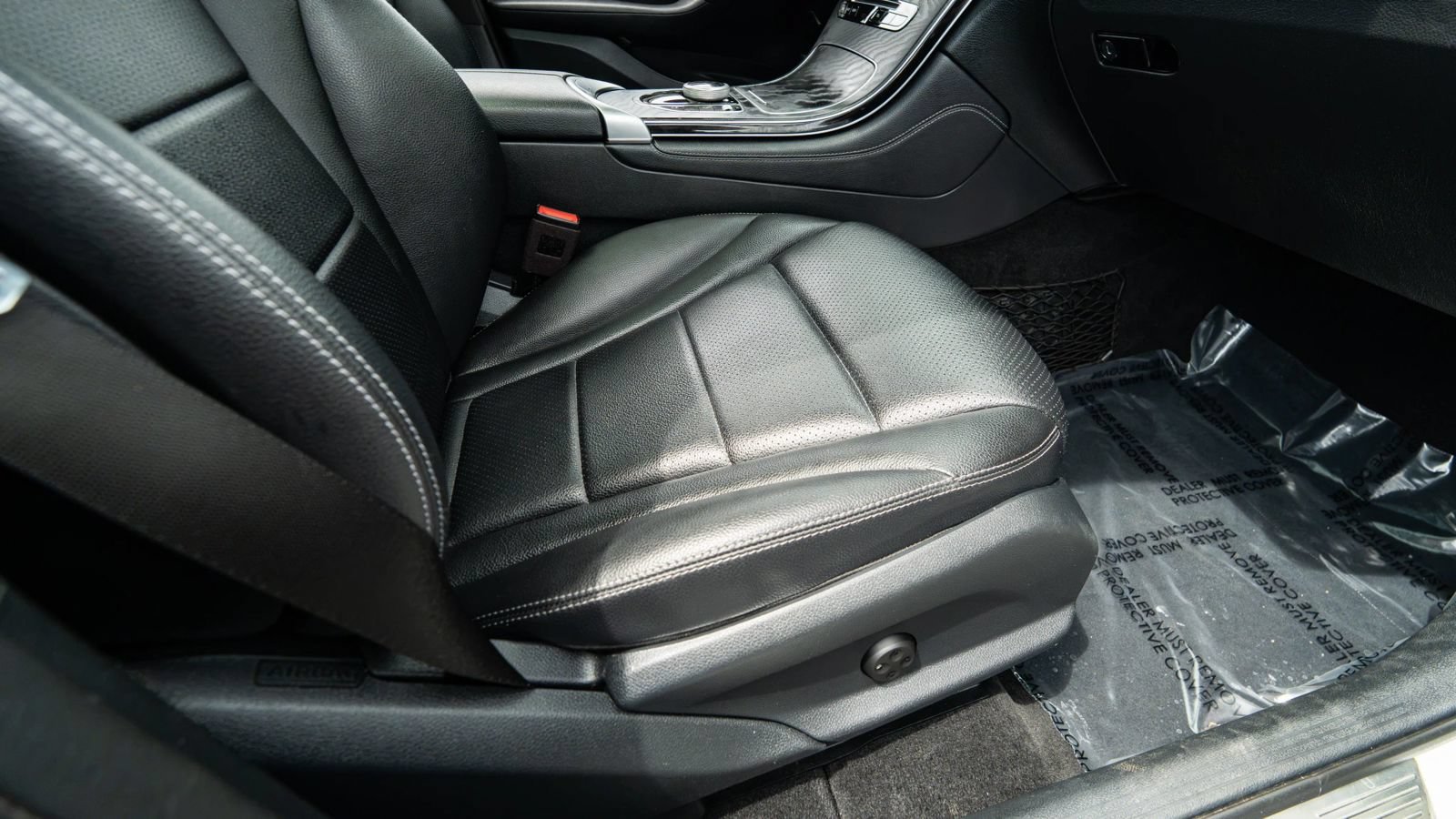 Used 2019 Mercedes-Benz GLC 300 4MATIC w/ Premium Package image 12
