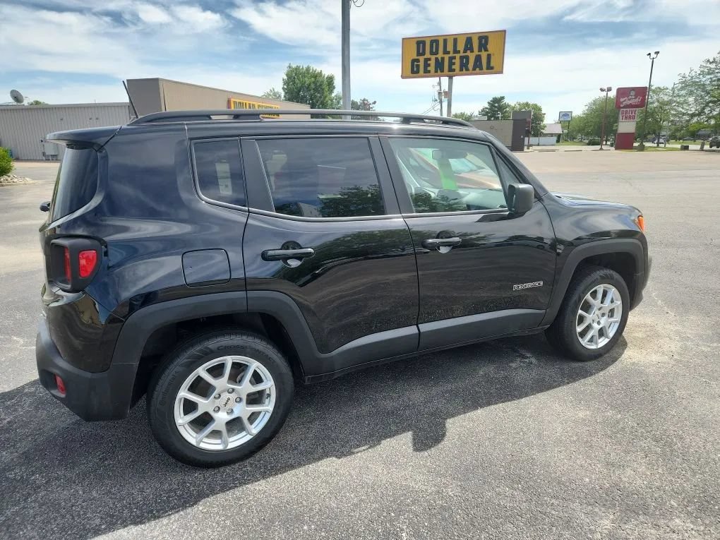Used 2022 Jeep Renegade Latitude w/ Convenience Group AWD/4WD image 6