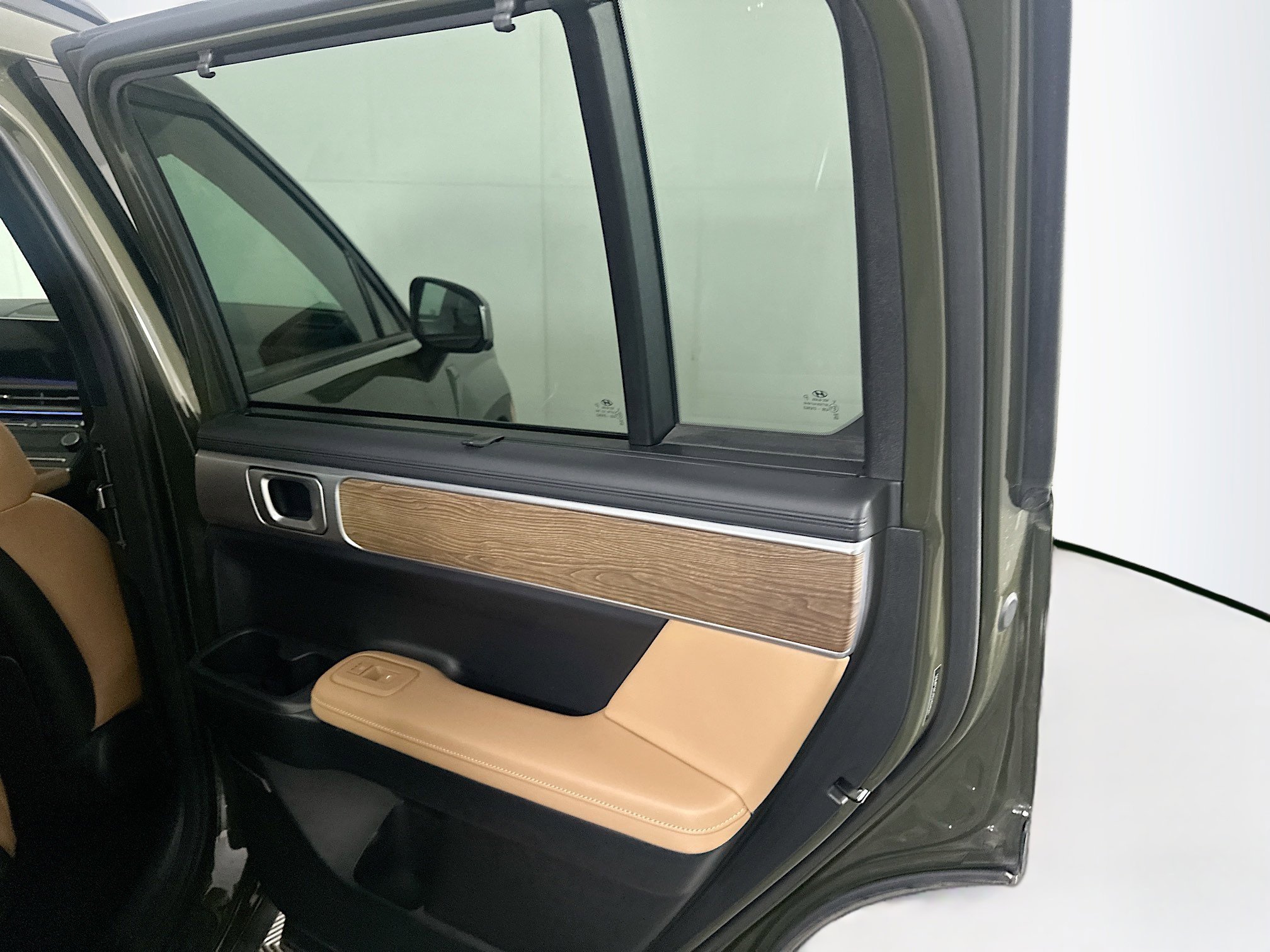 Used 2025 Hyundai Santa Fe Limited image 32