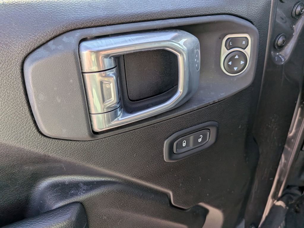 Used 2025 Jeep Wrangler Unlimited Rubicon w/ Convenience Group image 13