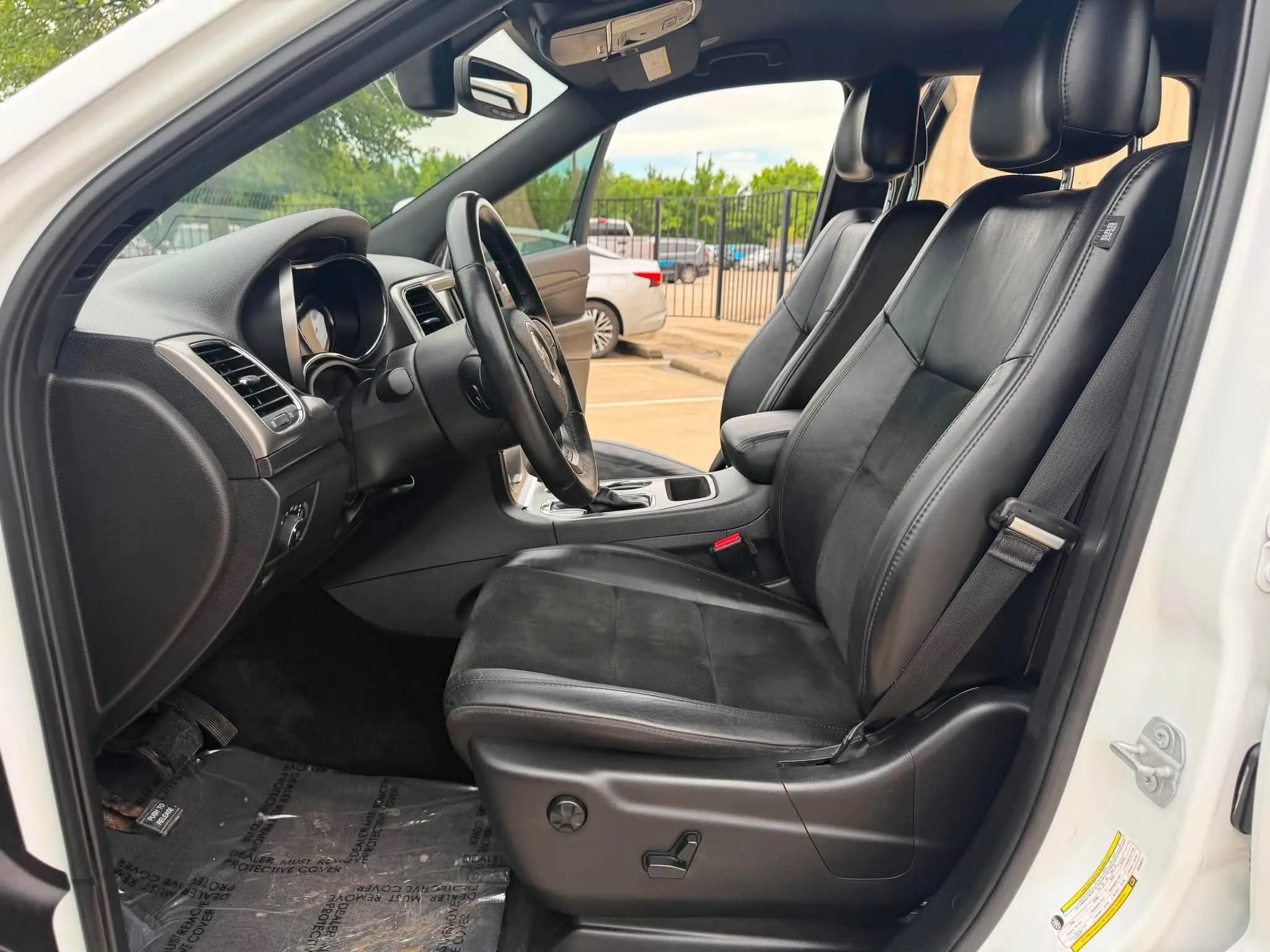 Used 2018 Jeep Grand Cherokee Altitude RWD image 9