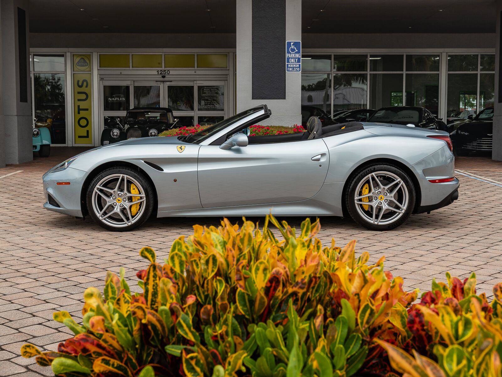 Used 2016 Ferrari California T RWD image 37
